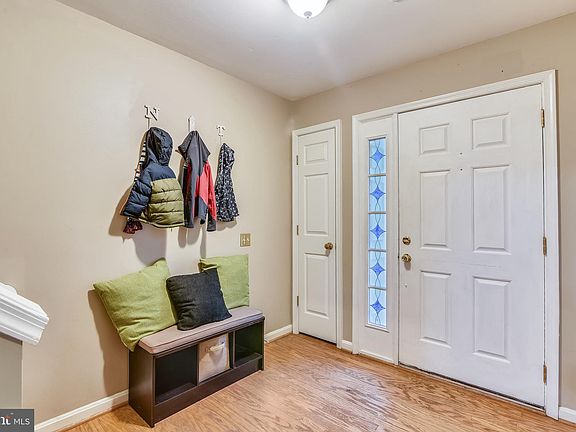 5th image of 343 Barnfield Sq NE