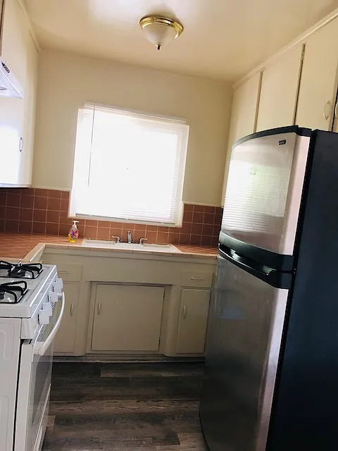 Building Photo - 7456 Magnolia Ave #B