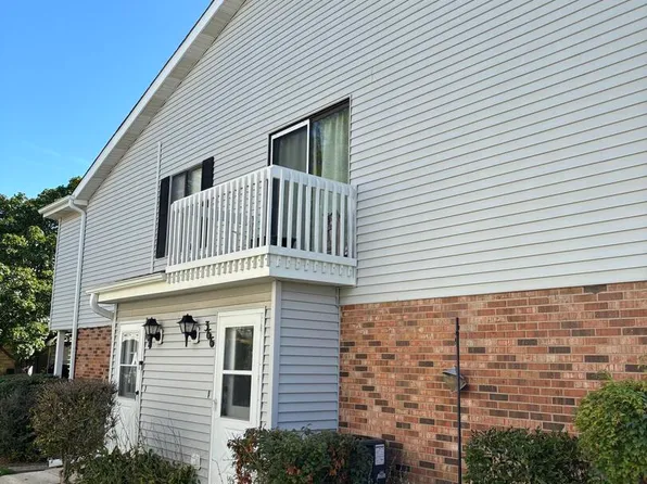 366 Washington Ct, Vernon Hills, IL 60061
