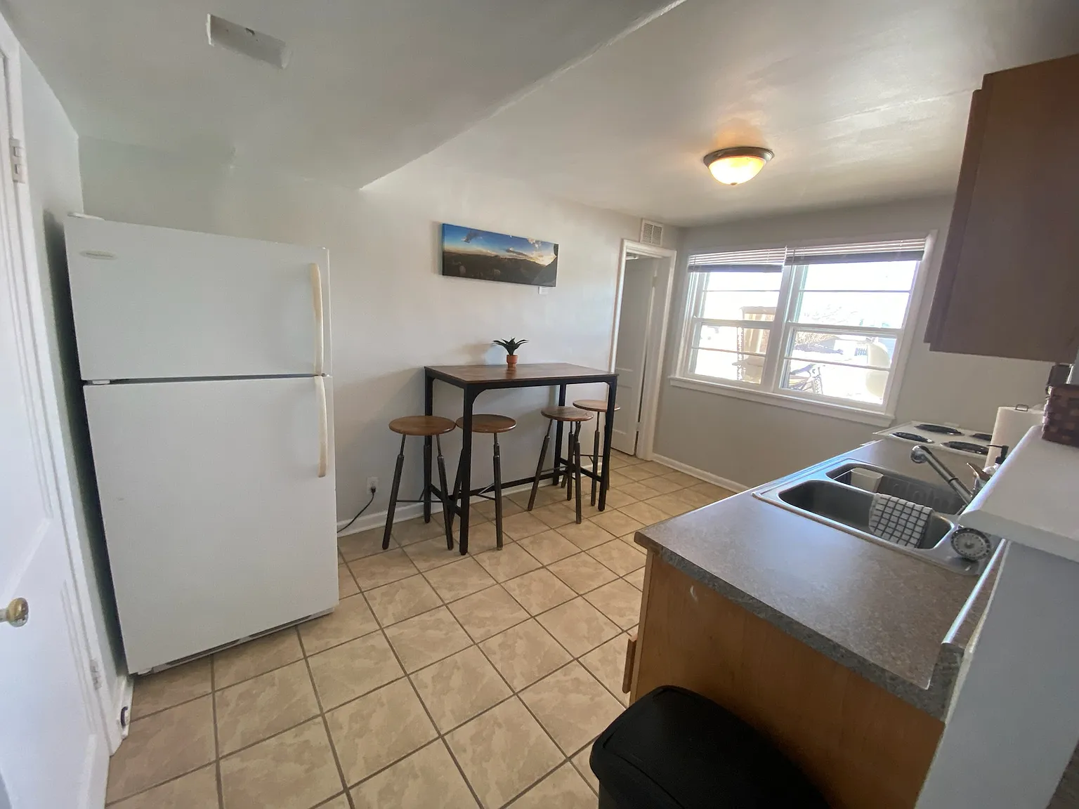 2 bed, 1000 sqft, $1,650 — Photo 3