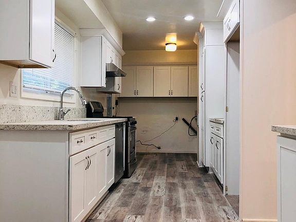 3rd image of 1661 Sunnyhill Dr