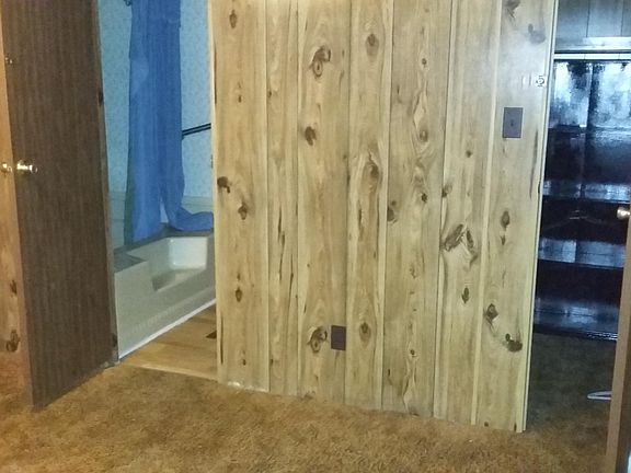 Master with Batch and walk in closet