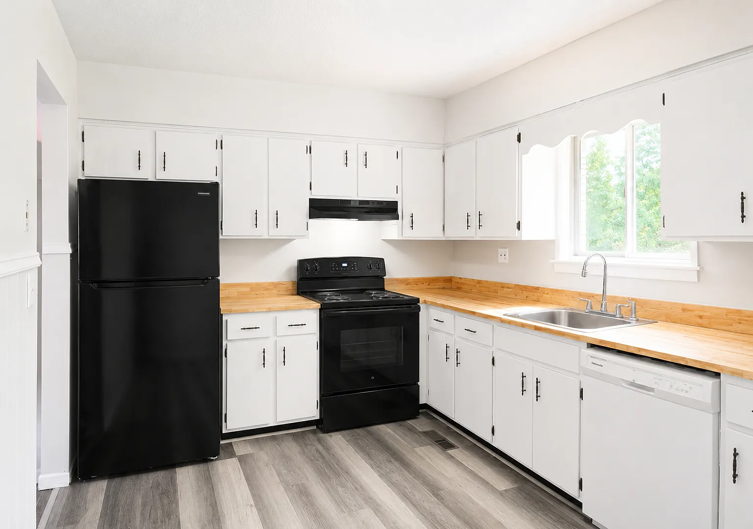Pet-Friendly Duplex in East Ridge with Fenced Yard & Bonus Room! $350 Off First Month! — Photo 3