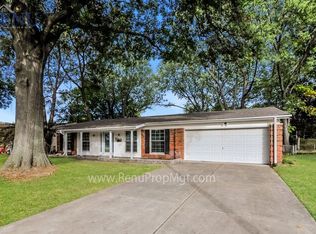 660 Brookstone Dr, Florissant, MO 63033