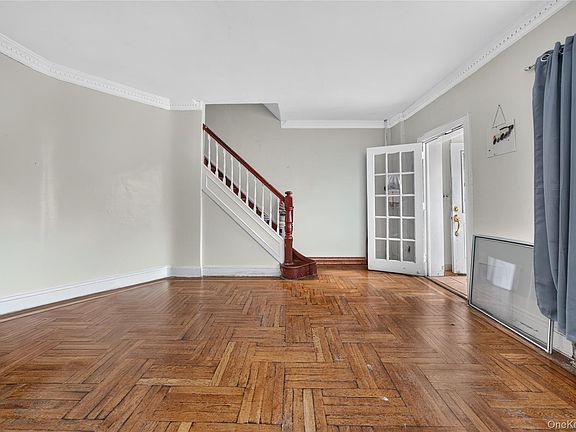 5th image of 907 E 46th Street