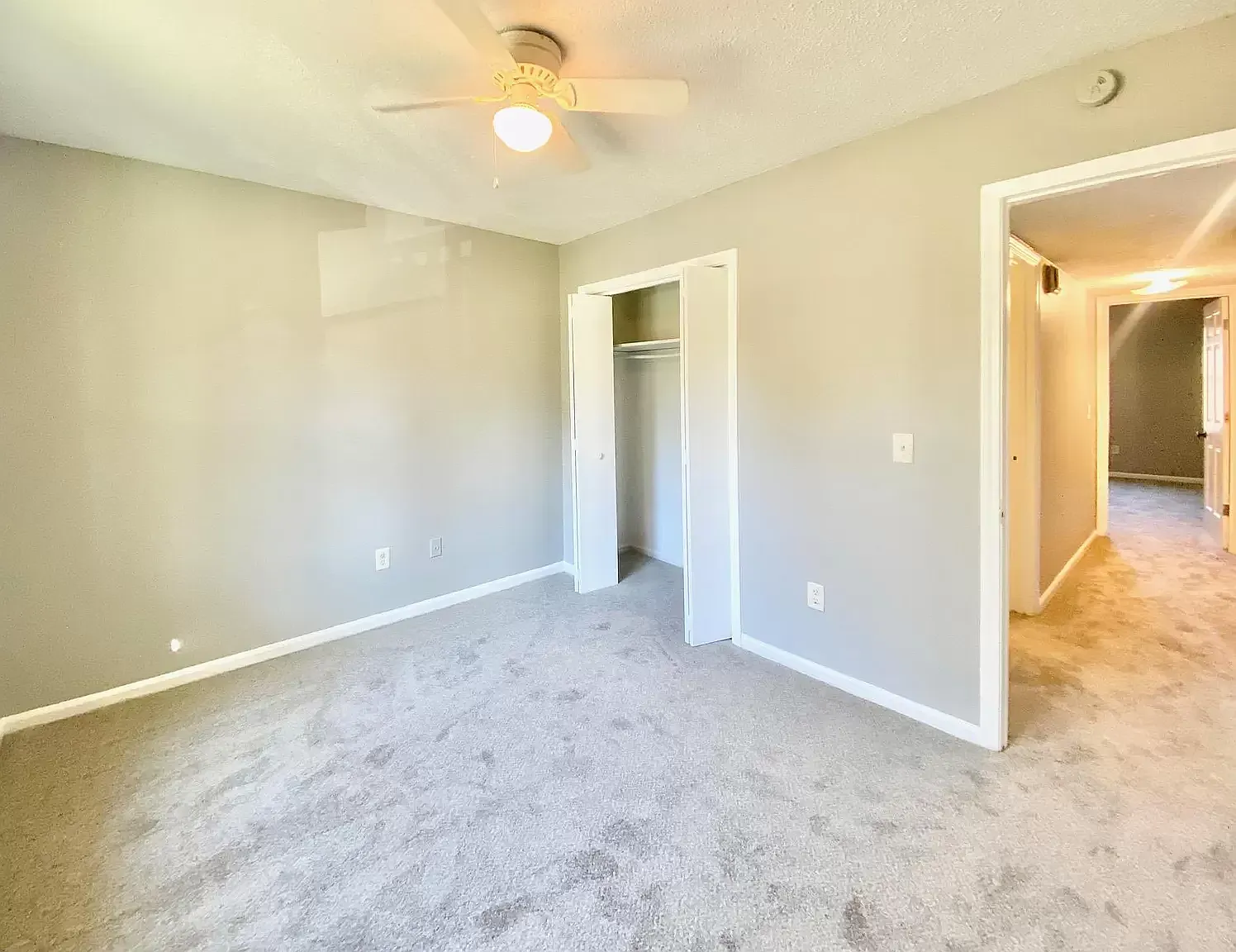 2 bed, 990 sqft, $1,075 — Photo 4