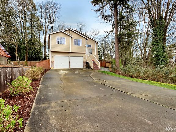 2nd image of 2719 Highline Pl NE