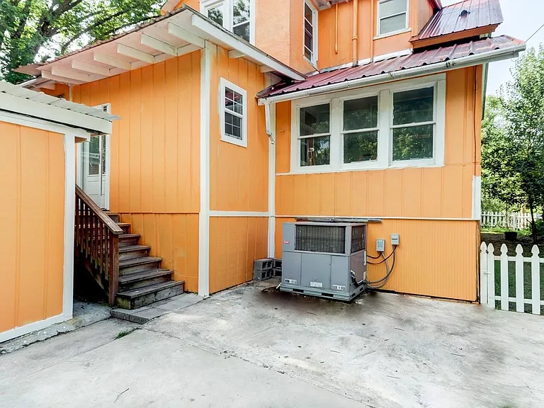 204 Barker St — Photo 42