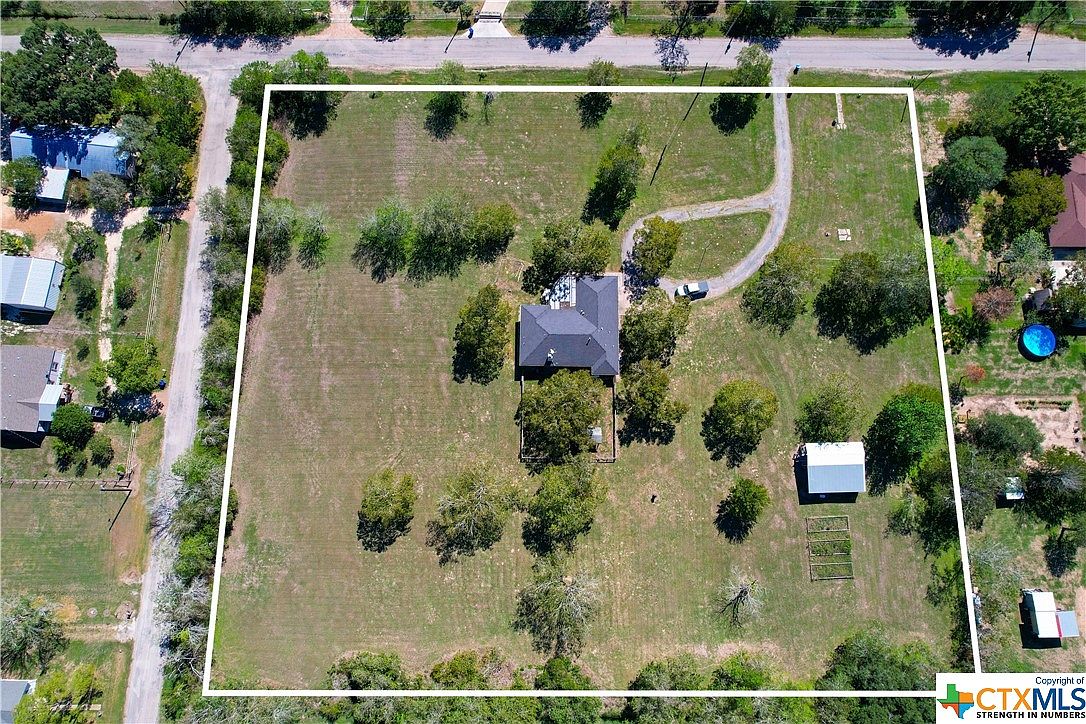 1102 Lavaca St, Yoakum, TX 77995 Zillow