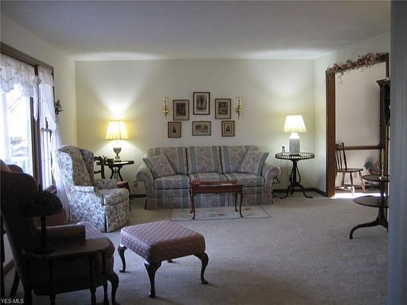 2nd image of 32625 Groveland Dr