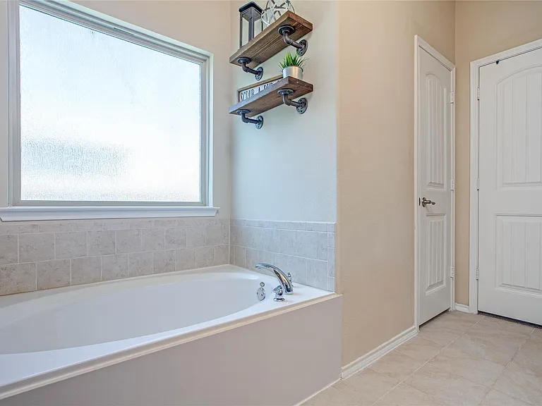 8905 Deadwood Ln — Photo 17