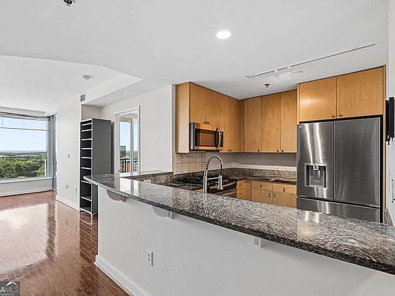 4th image of 3338 Peachtree Rd NE APT 1810