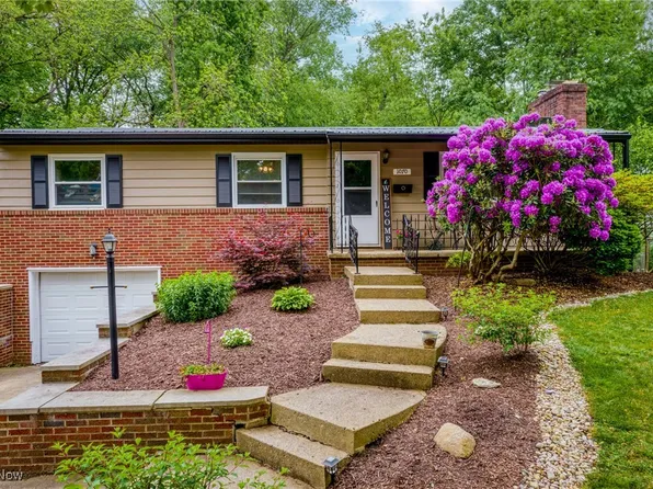1070 Middlecoff Dr, Akron, OH 44313