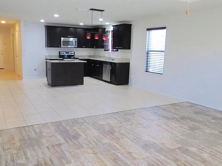 433 Magma Dr — Photo 2
