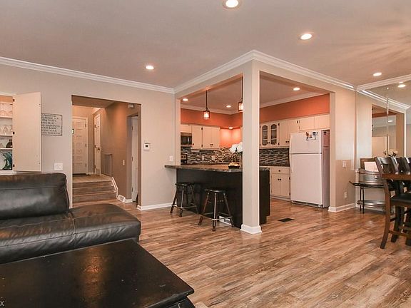 4th image of 1039 Harwich Ct #303