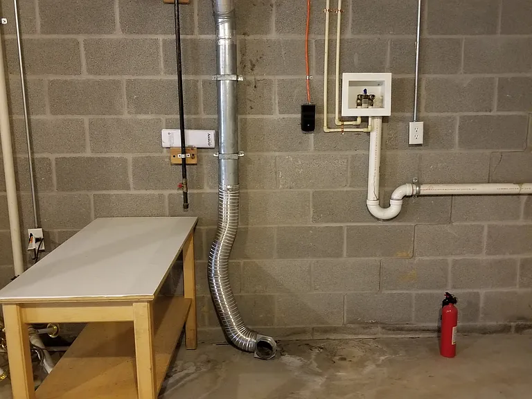 33 Sara Ln - Basement Laundry Hookups