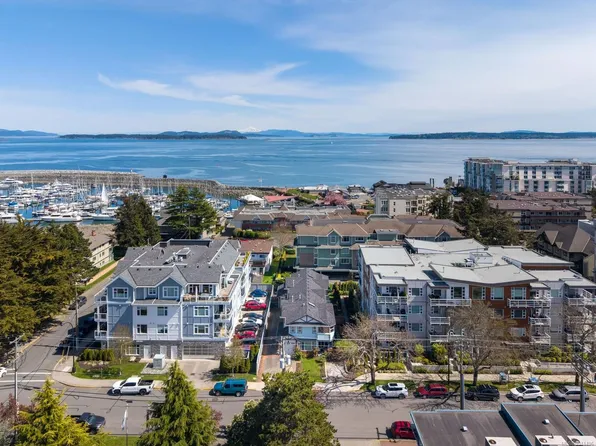 9875 3rd St #1, Sidney, BC V8L 3A8