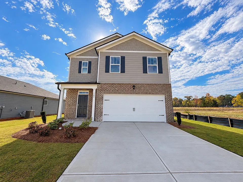 102 Babcock Dr NE