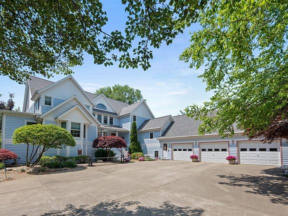 2nd image of 2699 Lake Bluff Ter