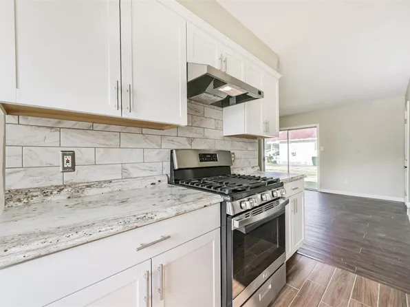 2390 Sarah St, Beaumont, TX 77705