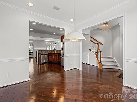 5th image of 10400 Berkeley Woods Ln