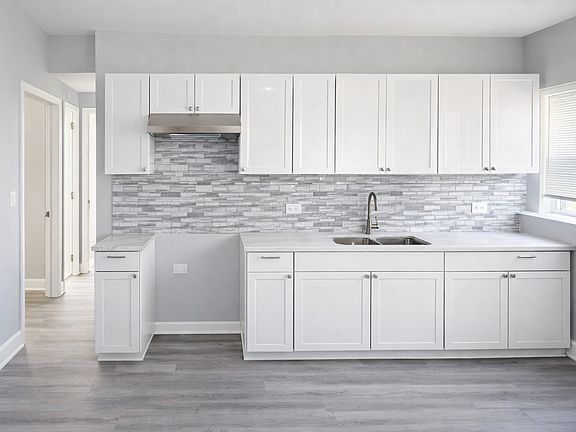 3rd image of 843 E Marquette Rd APT 2