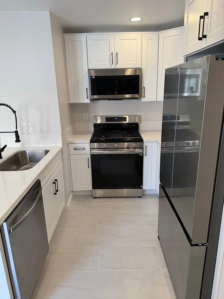2 bed, 800 sqft, $2,895 — Photo 2
