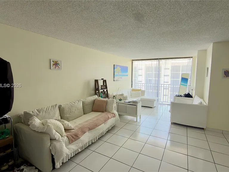 16909 N Bay Rd #907 — Photo 2