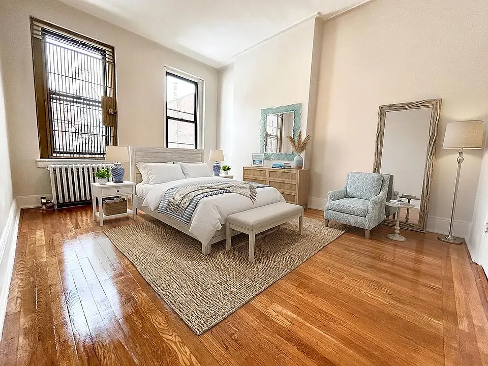 215 E 25th St #4L