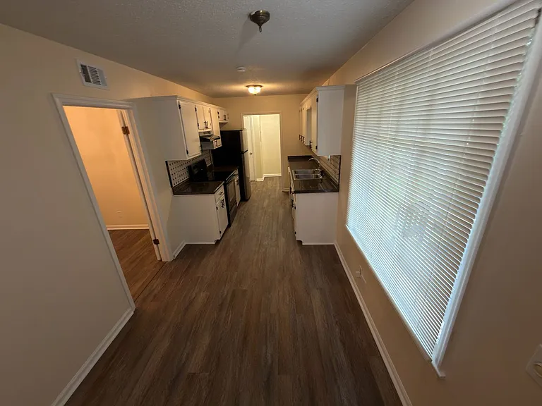 1917 Kathleen Dr — Photo 3