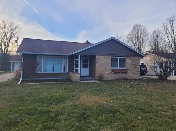 219 Circle DRIVE, Hartland, WI 53029