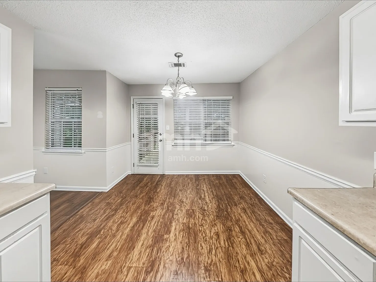 3 bed, 2.0 bath, 1460 sqft, $1,805 — Photo 4