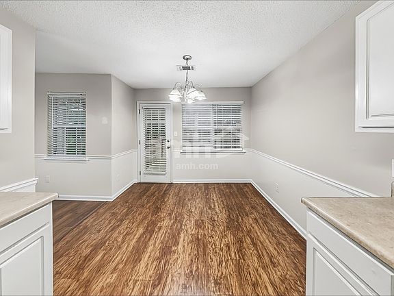 4th image of 302 Christian Ct