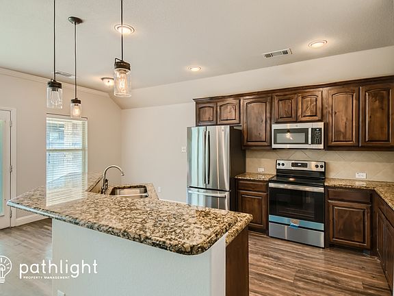 4th image of 208 Chimney Rock Dr