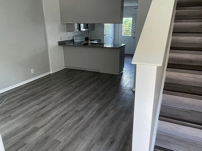 724 S Welch St #12 — Photo 3