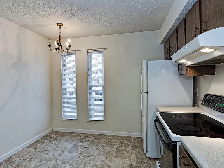 3771 Heathrow Dr — Photo 3