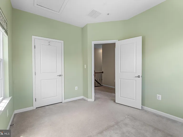 3218 Vogel Rd — Photo 24