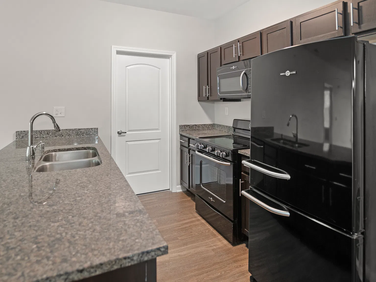 2 bed, 1349 sqft, $1,700 — Photo 4