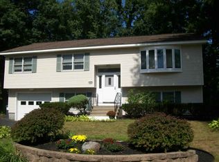 1 Jules Dr, Albany, NY 12205