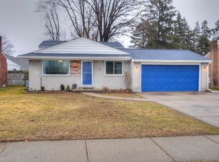 8517 Plumbrook Rd, Sterling Heights, MI 48313