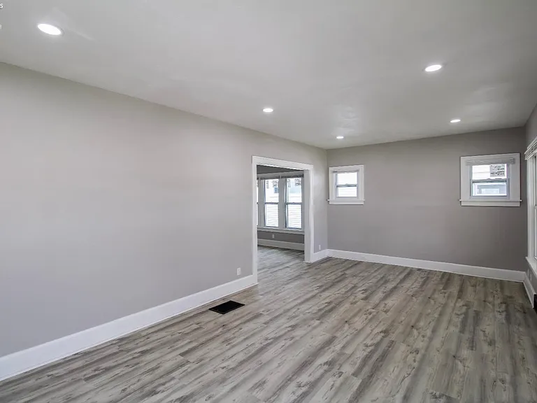 2615 Columbus Ave — Photo 10