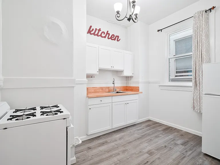 643 Oak St #5 — Photo 2