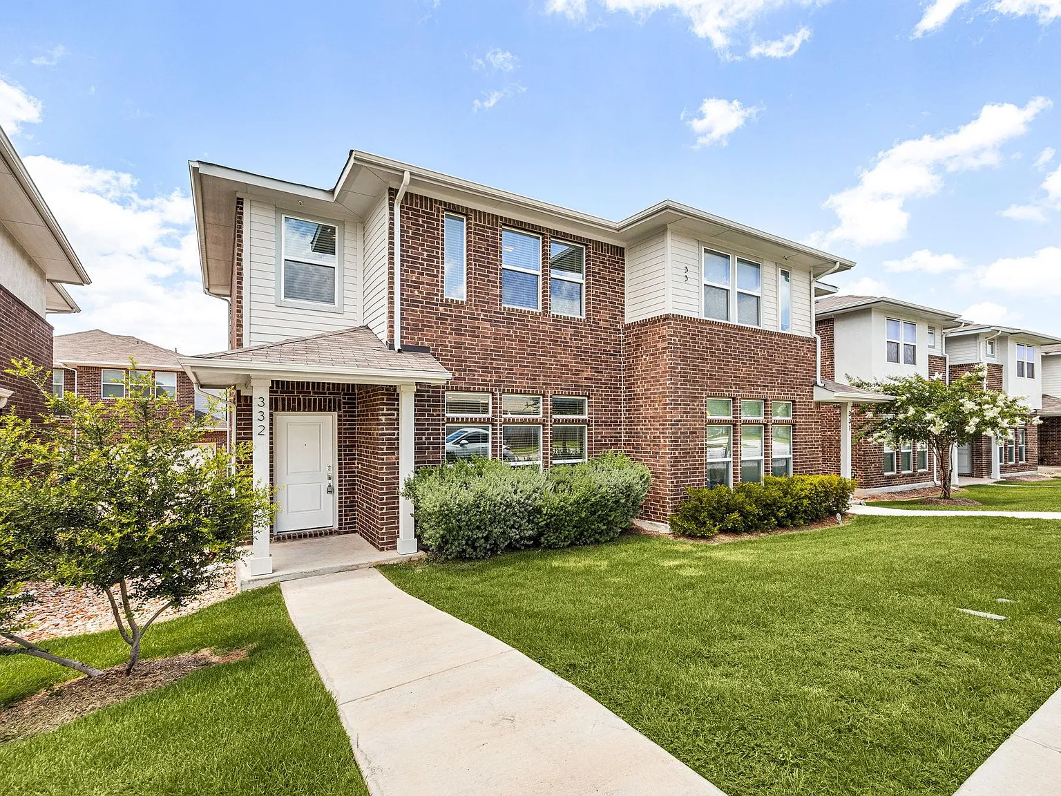 3 bed, 2.5 bath, 1543 sqft, $1,700 — Photo 2