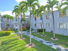 530 SW 10th St, Miami, FL