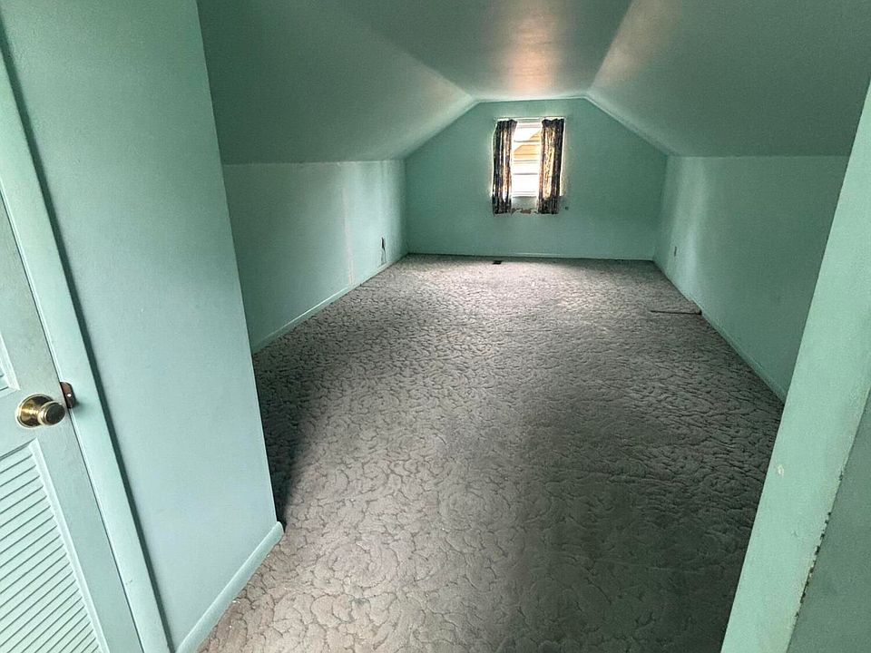 2nd image of 23 Birckhead Pl