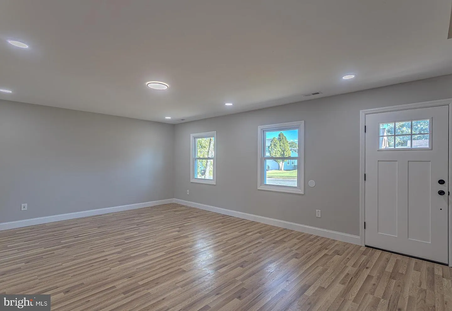 4 bed, 2.0 bath, 1497 sqft, $3,500 — Photo 2