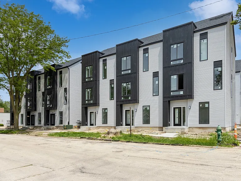 1631 Hamilton St SW — Photo 2