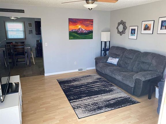3rd image of 2213 Centennial Blvd