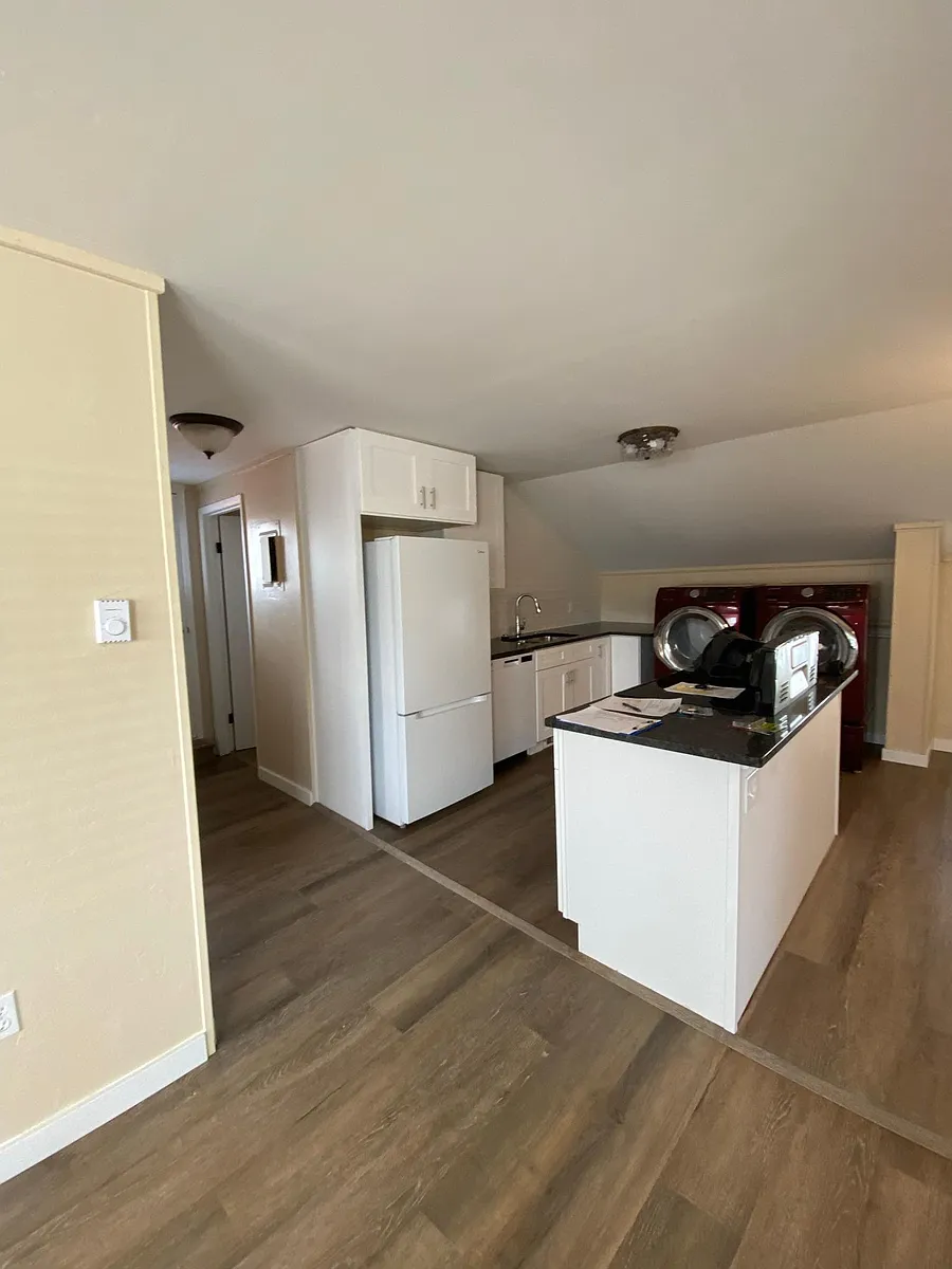 Building Photo - 227 4th St W #A