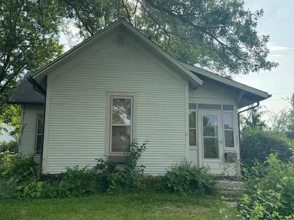 1002 N Iowa Ave, Washington, IA 52353